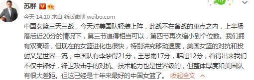 此时，在机场外公路的一个十字路口边上。
